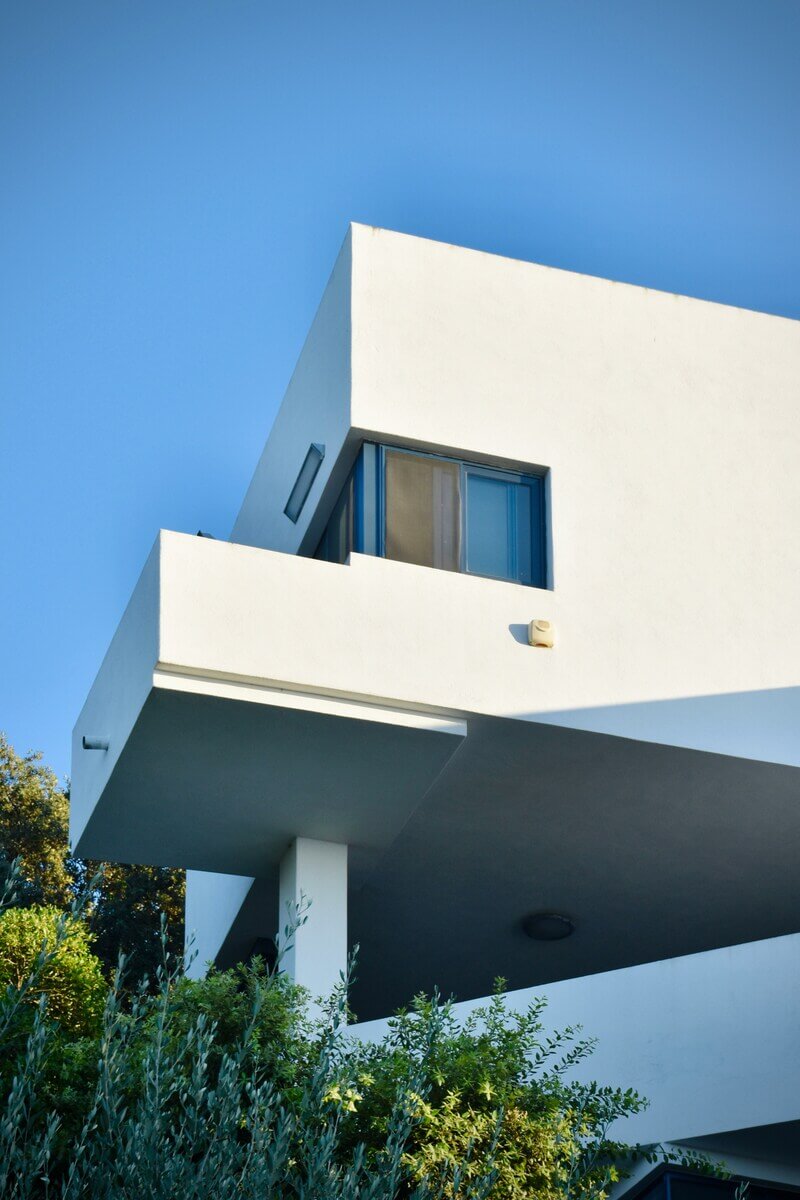 minimalistická nehnuteľnosť v modernom architektonickom štýle